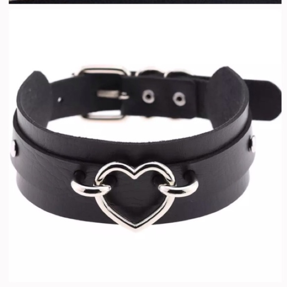 Sexy Harajuki  Handmade Punk Leather Heart Choker - Picture 5 of 5